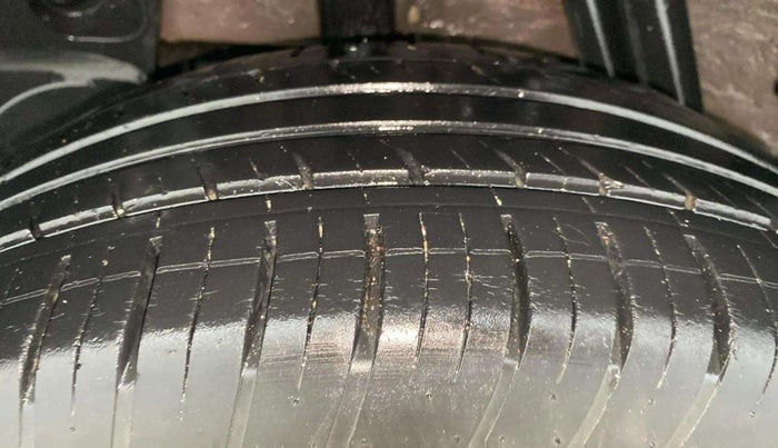 2020 Renault Duster RXS 1.5 PETROL MT, Petrol, Manual, 29,128 km, Right Rear Tyre Tread