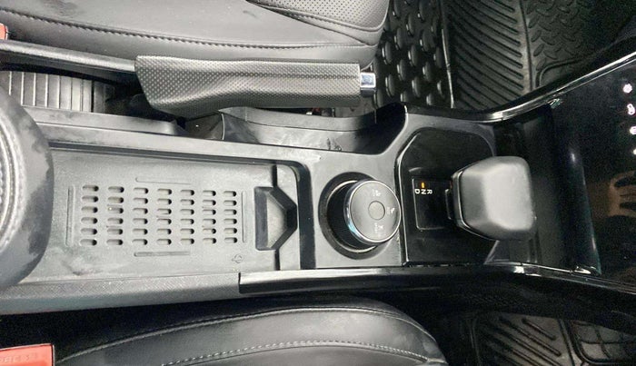 2024 Tata NEXON FEARLESS + SUNROOF AMT DUAL TONE 1.5 DIESEL, Diesel, Automatic, 12,199 km, Gear Lever