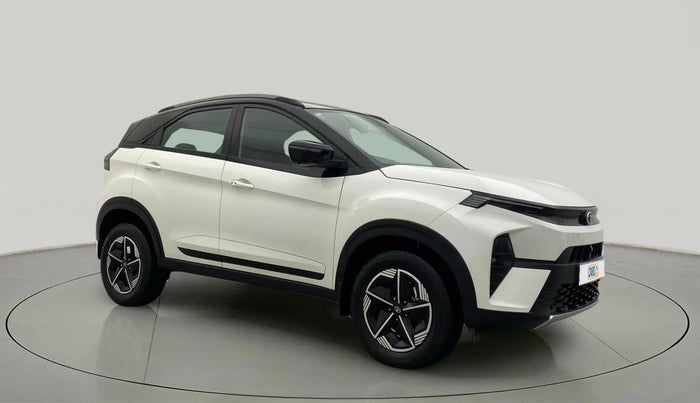 2024 Tata NEXON FEARLESS + SUNROOF AMT DUAL TONE 1.5 DIESEL, Diesel, Automatic, 12,199 km, Right Front Diagonal