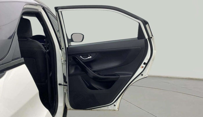 2024 Tata NEXON FEARLESS + SUNROOF AMT DUAL TONE 1.5 DIESEL, Diesel, Automatic, 12,199 km, RHS Rear Door