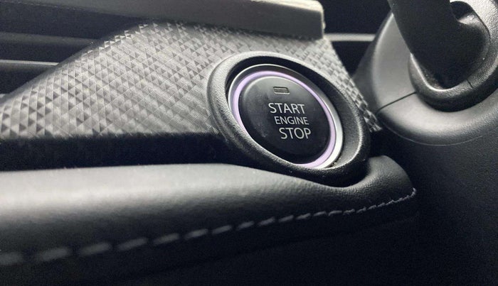 2024 Tata NEXON FEARLESS + SUNROOF AMT DUAL TONE 1.5 DIESEL, Diesel, Automatic, 12,199 km, Keyless Start/ Stop Button