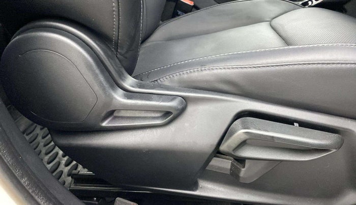 2024 Tata NEXON FEARLESS + SUNROOF AMT DUAL TONE 1.5 DIESEL, Diesel, Automatic, 12,199 km, Driver Side Adjustment Panel
