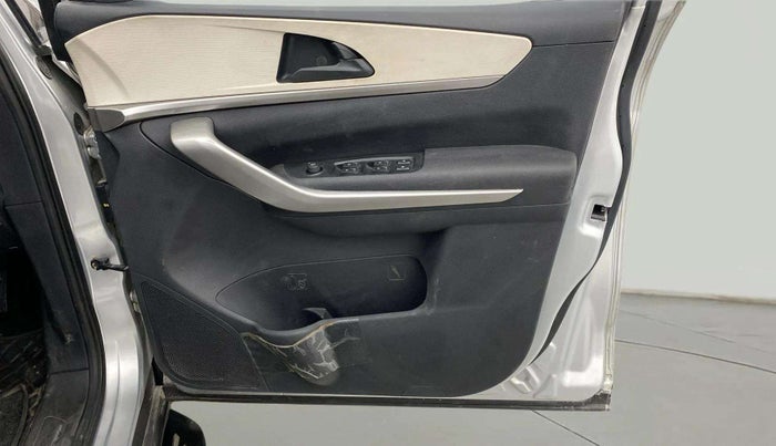 2021 Mahindra XUV700 AX 3 P MT 5 STR, Petrol, Manual, 59,597 km, Driver Side Door Panels Control