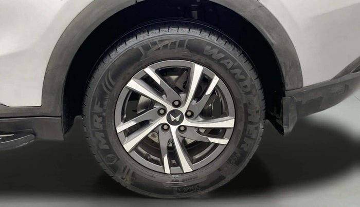2021 Mahindra XUV700 AX 3 P MT 5 STR, Petrol, Manual, 59,597 km, Left Rear Wheel
