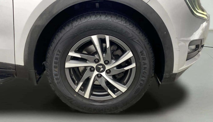 2021 Mahindra XUV700 AX 3 P MT 5 STR, Petrol, Manual, 59,597 km, Right Front Wheel