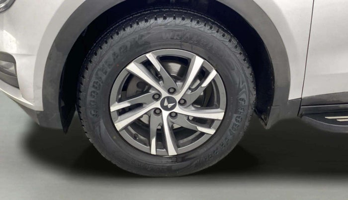 2021 Mahindra XUV700 AX 3 P MT 5 STR, Petrol, Manual, 59,597 km, Left Front Wheel