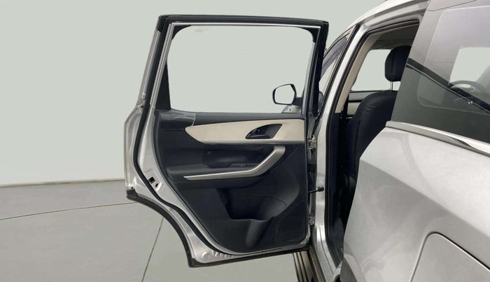 2021 Mahindra XUV700 AX 3 P MT 5 STR, Petrol, Manual, 59,597 km, LHS Rear Door