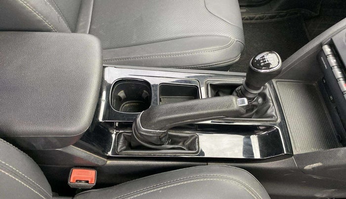 2021 Mahindra XUV700 AX 3 P MT 5 STR, Petrol, Manual, 59,597 km, Gear Lever