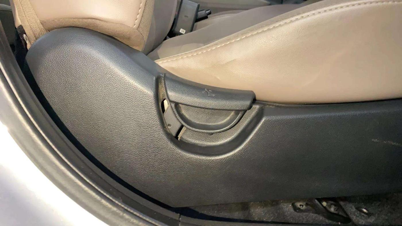 2019 Hyundai Xcent S 1.2, Petrol, Manual, 66,782 km, Driver Side Adjustment Panel