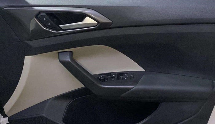 2022 Volkswagen TAIGUN TOPLINE 1.0 TSI MT, Petrol, Manual, 11,128 km, Driver Side Door Panels Control