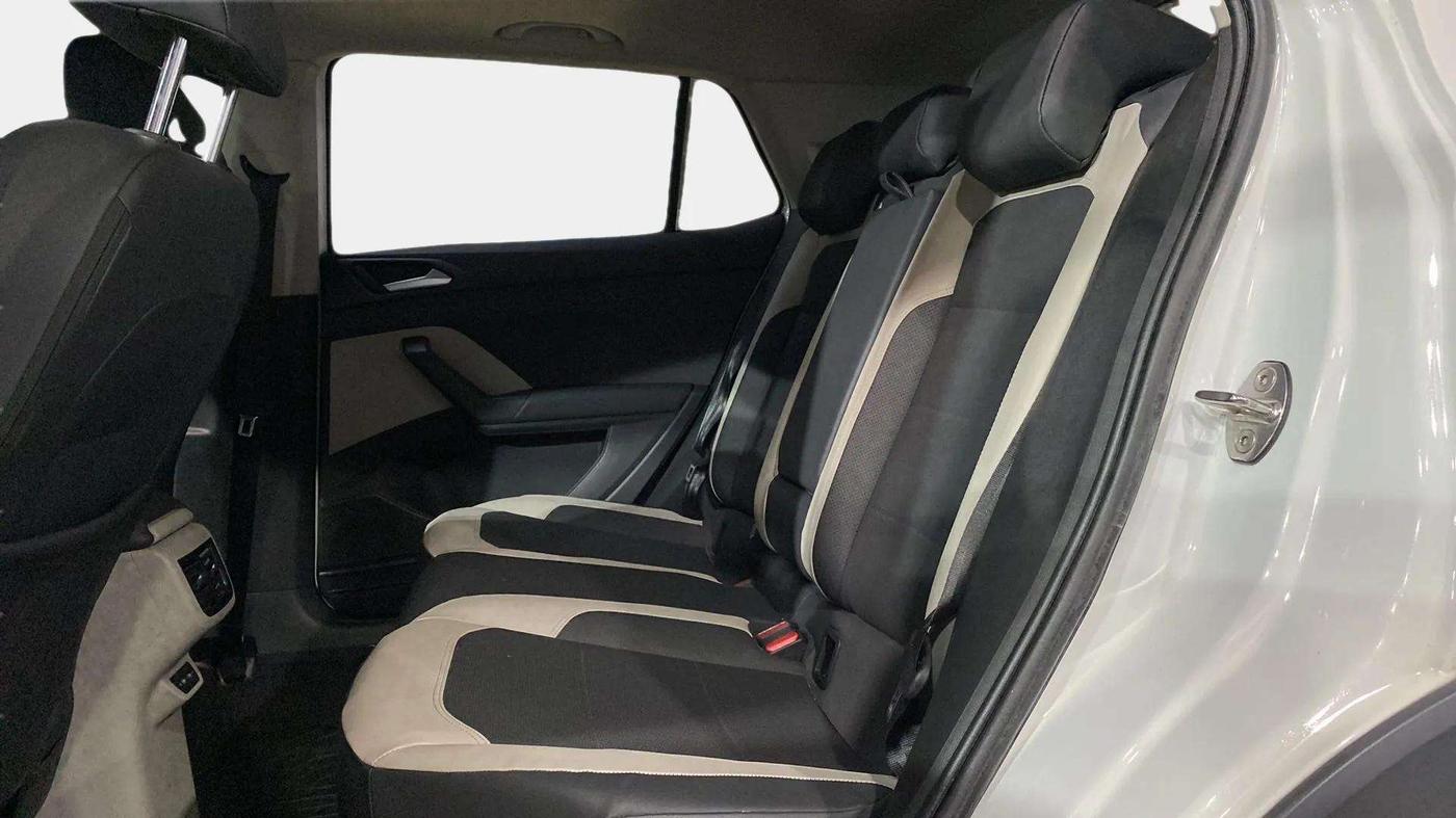 2022 Volkswagen TAIGUN TOPLINE 1.0 TSI MT, Petrol, Manual, 11,147 km, Right Side Rear Door Cabin
