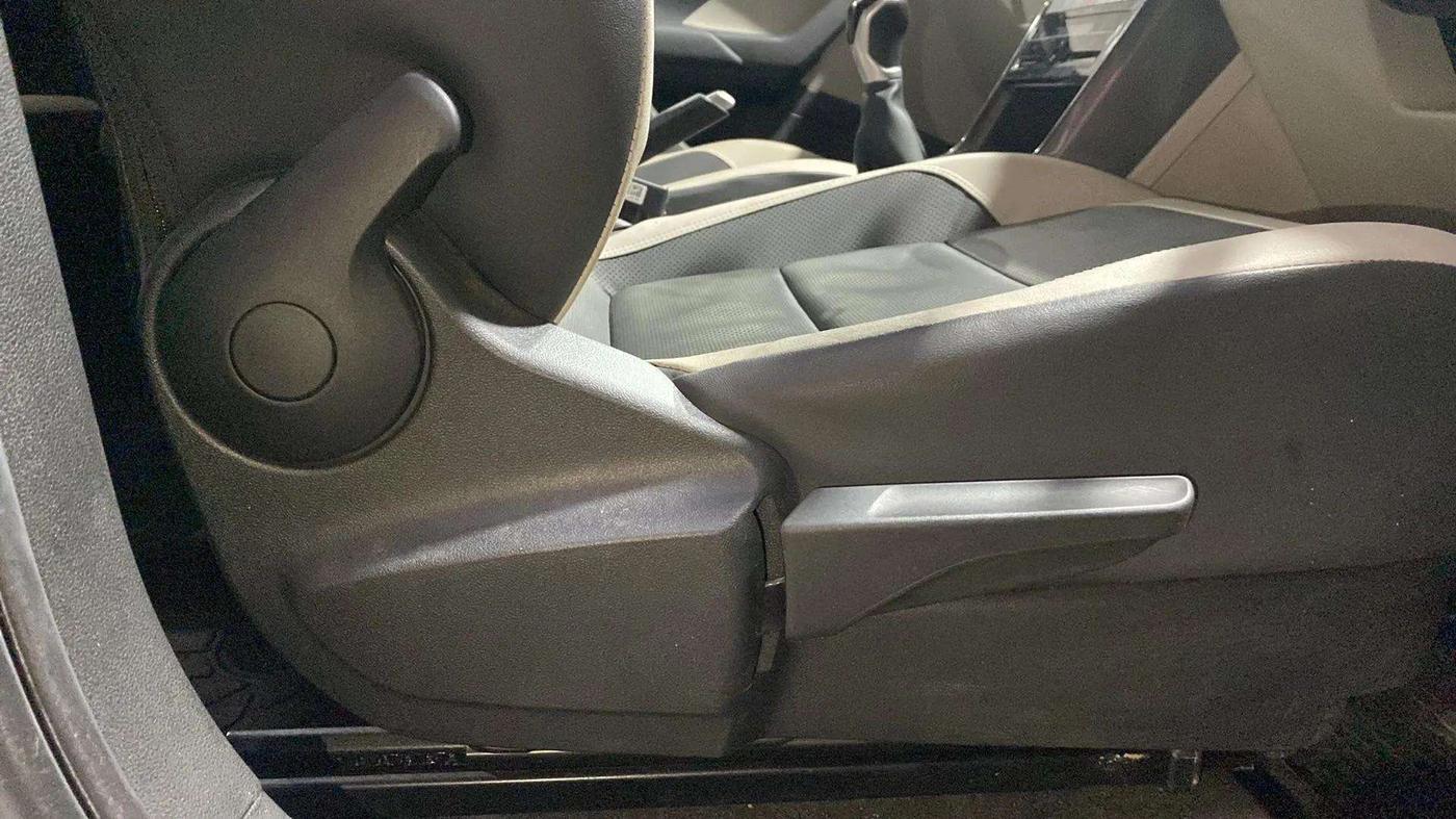2022 Volkswagen TAIGUN TOPLINE 1.0 TSI MT, Petrol, Manual, 11,147 km, Driver Side Adjustment Panel