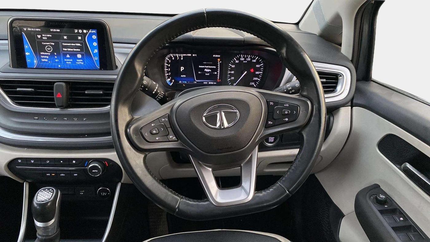 2022 Tata ALTROZ XZA, Petrol, Automatic, 30,709 km, Steering Wheel Close Up