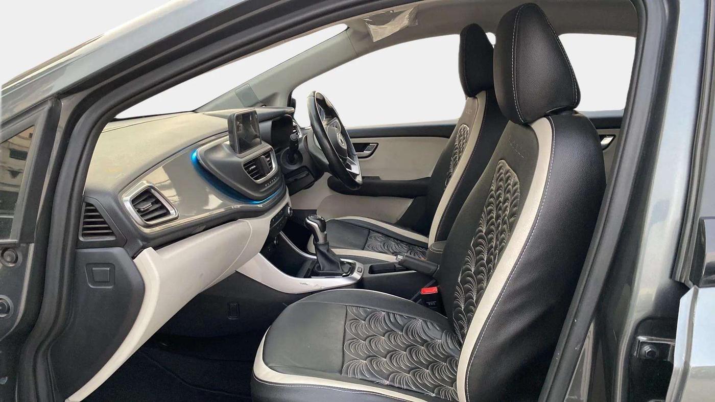2022 Tata ALTROZ XZA, Petrol, Automatic, 30,709 km, Right Side Front Door Cabin