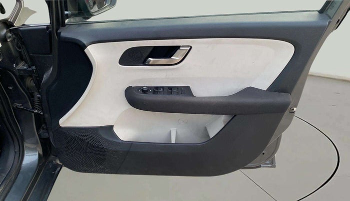 2022 Tata ALTROZ XZA, Petrol, Automatic, 30,695 km, Driver Side Door Panels Control