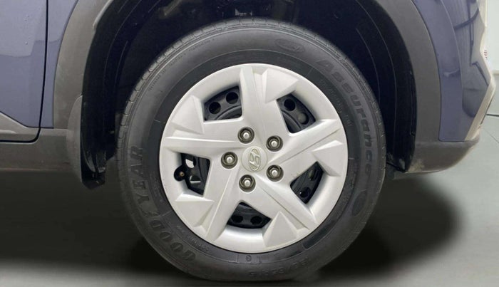 2021 Hyundai VENUE S 1.2, Petrol, Manual, 50,965 km, Right Front Wheel