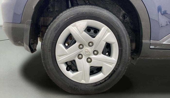 2021 Hyundai VENUE S 1.2, Petrol, Manual, 50,965 km, Right Rear Wheel