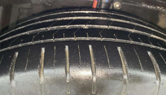 2017 Maruti Ciaz ALPHA  AT 1.4  PETROL, Petrol, Automatic, 57,808 km, Left Front Tyre Tread