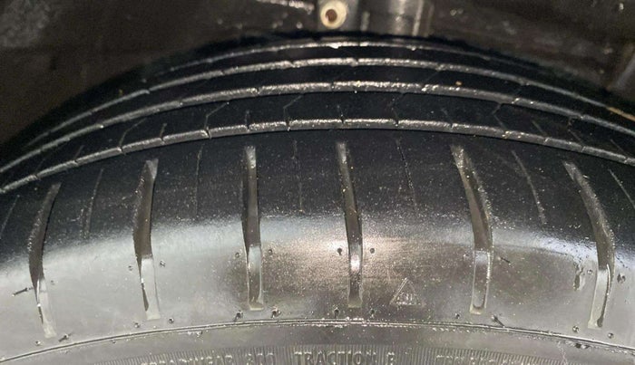 2017 Maruti Ciaz ALPHA  AT 1.4  PETROL, Petrol, Automatic, 57,808 km, Right Front Tyre Tread