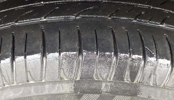2016 Maruti Alto K10 VXI, Petrol, Manual, 77,360 km, Right Front Tyre Tread