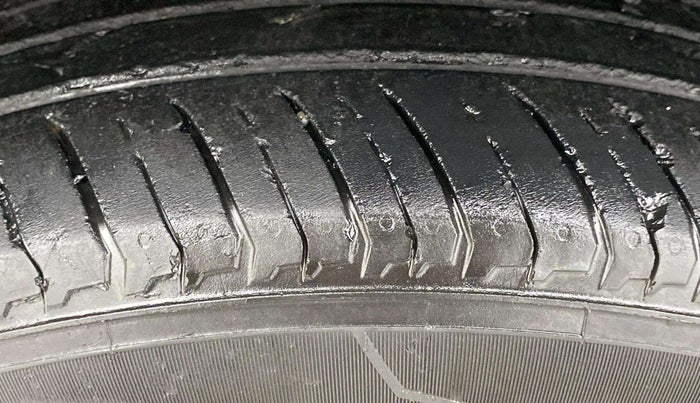 2023 Nissan MAGNITE XE, Petrol, Manual, 27,029 km, Left Front Tyre Tread