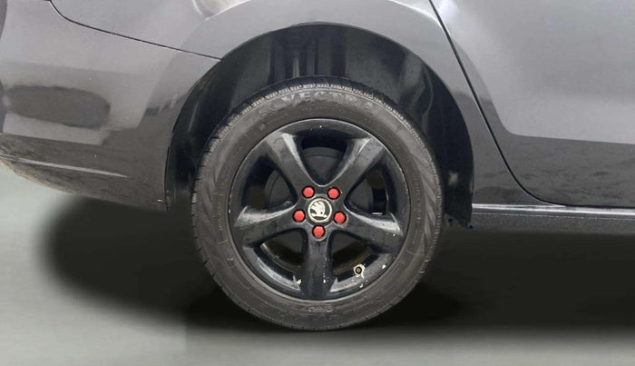2013 Skoda Rapid ELEGANCE 1.6 MPI MT, Petrol, Manual, 64,640 km, Right Rear Wheel
