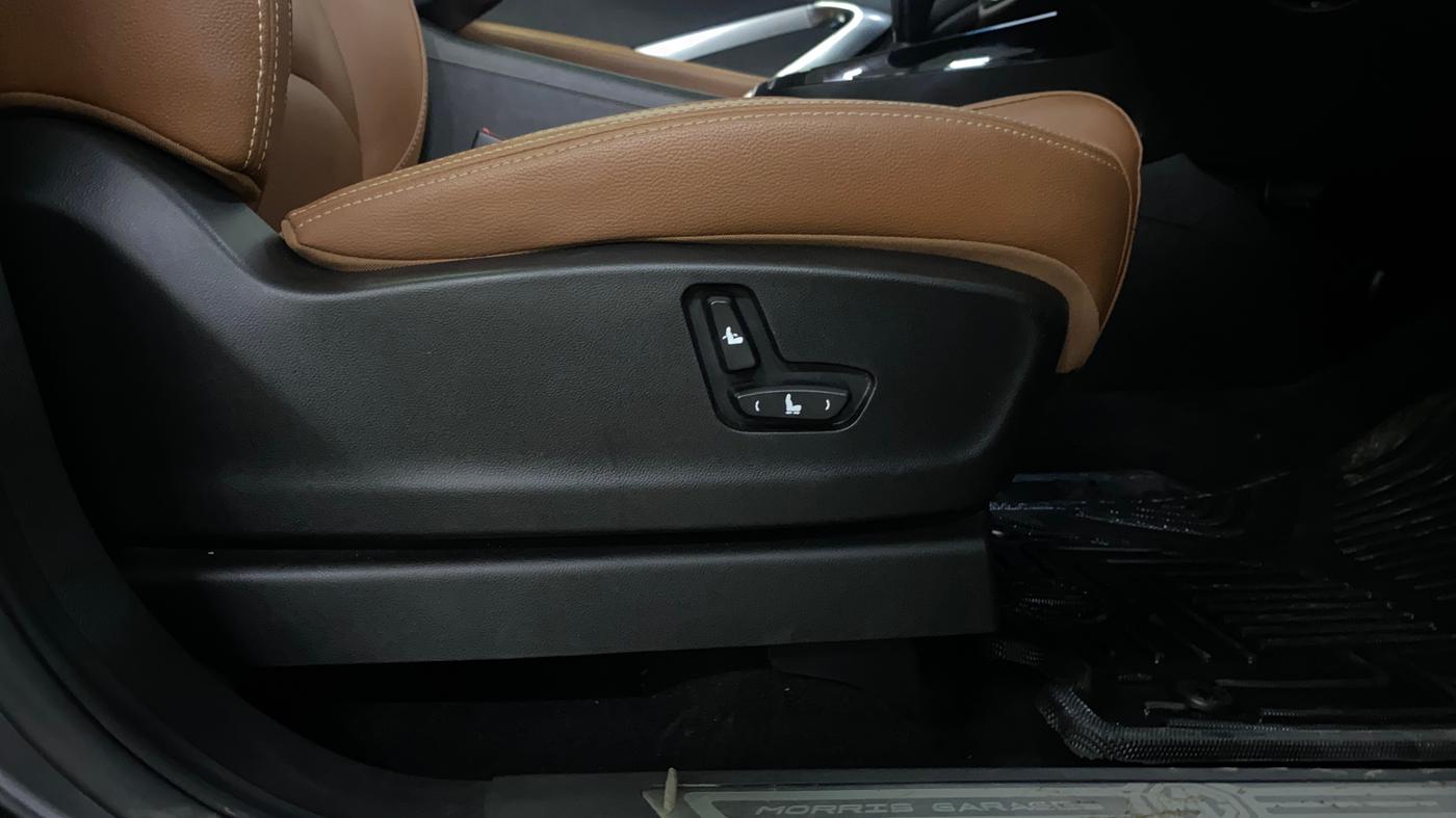 2022 MG HECTOR PLUS SHARP 1.5 PETROL TURBO CVT 6-STR, Petrol, Automatic, 34,093 km, Driver Side Adjustment Panel