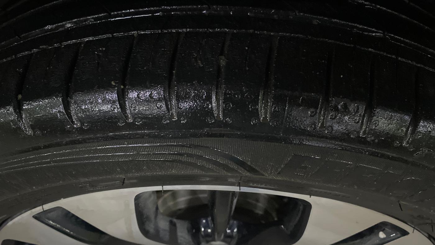 2022 MG HECTOR PLUS SHARP 1.5 PETROL TURBO CVT 6-STR, Petrol, Automatic, 34,093 km, Right Front Tyre Tread