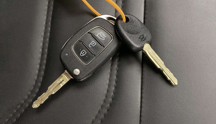 2023 Hyundai NEW I20 SPORTZ 1.2 IVT, Petrol, Automatic, 43,400 km, Key Close Up
