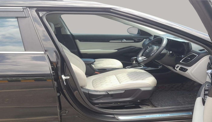 2022 KIA SELTOS HTX 1.5 PETROL, Petrol, Manual, 17,396 km, Right Side Front Door Cabin