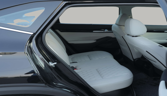 2022 KIA SELTOS HTX 1.5 PETROL, Petrol, Manual, 17,396 km, Right Side Rear Door Cabin