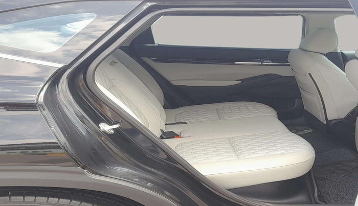 2022 KIA SELTOS HTX 1.5 PETROL, Petrol, Manual, 17,396 km, Right Side Rear Door Cabin