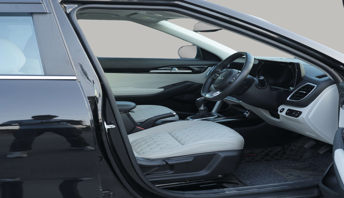 2022 KIA SELTOS HTX 1.5 PETROL, Petrol, Manual, 17,396 km, Right Side Front Door Cabin