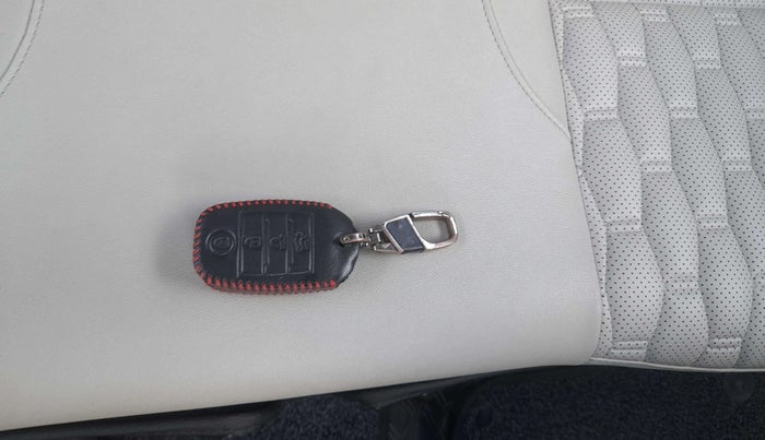 2022 KIA SELTOS HTX 1.5 PETROL, Petrol, Manual, 17,396 km, Key Close Up