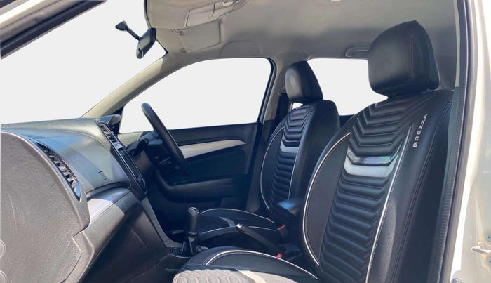 2021 Maruti Vitara Brezza ZXI, Petrol, Manual, 26,110 km, Right Side Front Door Cabin