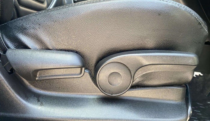 2021 Maruti Vitara Brezza ZXI, Petrol, Manual, 26,110 km, Driver Side Adjustment Panel