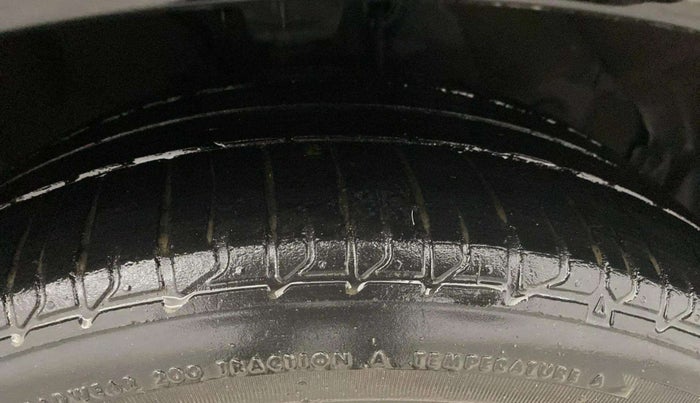 2017 Hyundai Verna 1.6 VTVT SX AT, Petrol, Automatic, 74,184 km, Right Front Tyre Tread