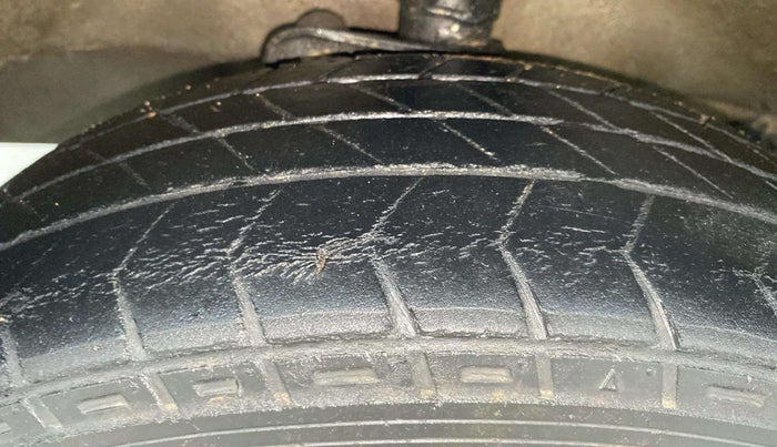 2014 Maruti Eeco 5 STR WITH A/C+HTR, Petrol, Manual, 61,034 km, Left Front Tyre Tread