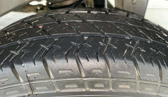 2014 Maruti Eeco 5 STR WITH A/C+HTR, Petrol, Manual, 61,034 km, Left Rear Tyre Tread