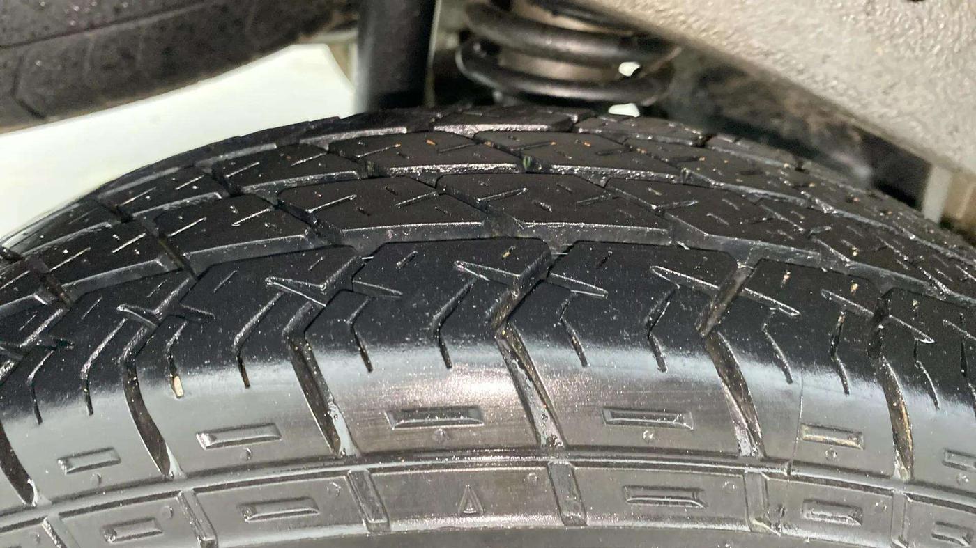 2014 Maruti Eeco 5 STR WITH A/C+HTR, Petrol, Manual, 61,034 km, Right Rear Tyre Tread