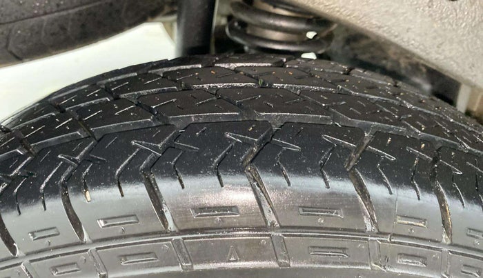 2014 Maruti Eeco 5 STR WITH A/C+HTR, Petrol, Manual, 61,034 km, Right Rear Tyre Tread