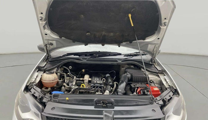 2017 Volkswagen Vento HIGHLINE PETROL AT, Petrol, Automatic, 61,985 km, Open Bonet