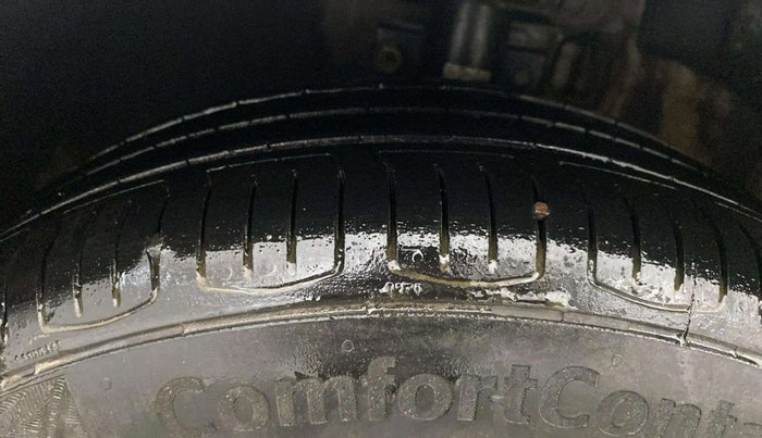 2017 Volkswagen Vento HIGHLINE PETROL AT, Petrol, Automatic, 61,985 km, Left Front Tyre Tread