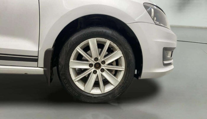 2017 Volkswagen Vento HIGHLINE PETROL AT, Petrol, Automatic, 61,985 km, Right Front Wheel