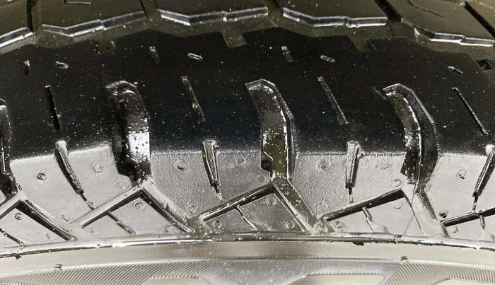 2022 Mahindra Bolero B4, Diesel, Manual, 48,373 km, Right Rear Tyre Tread