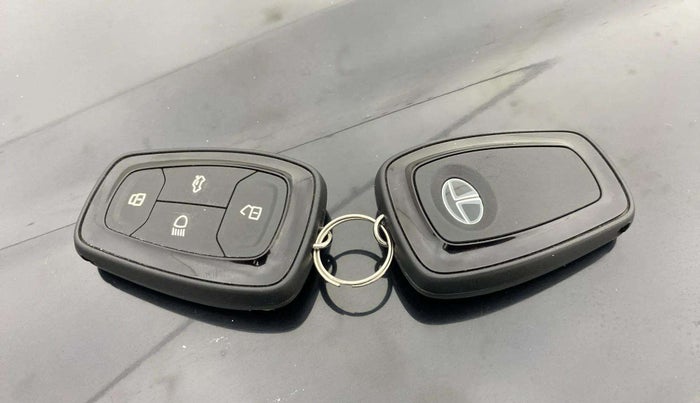 2021 Tata NEXON XZ PLUS (O) PETROL DARK EDITION, Petrol, Manual, 13,344 km, Key Close Up