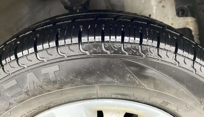 2015 Hyundai Eon ERA +, Petrol, Manual, 45,544 km, Right Front Tyre Tread