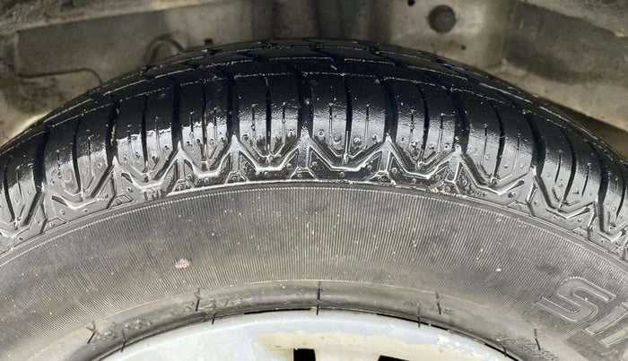 2015 Hyundai Eon ERA +, Petrol, Manual, 45,544 km, Right Rear Tyre Tread