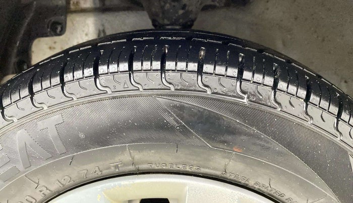 2015 Hyundai Eon ERA +, Petrol, Manual, 45,544 km, Left Front Tyre Tread