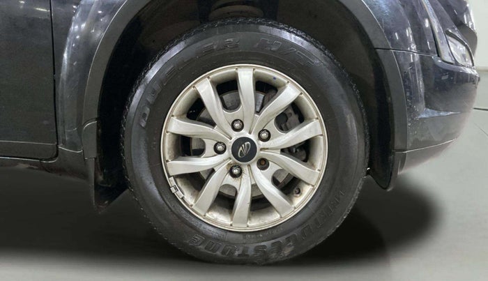 2019 Mahindra XUV500 W9, Diesel, Manual, 35,650 km, Right Front Wheel